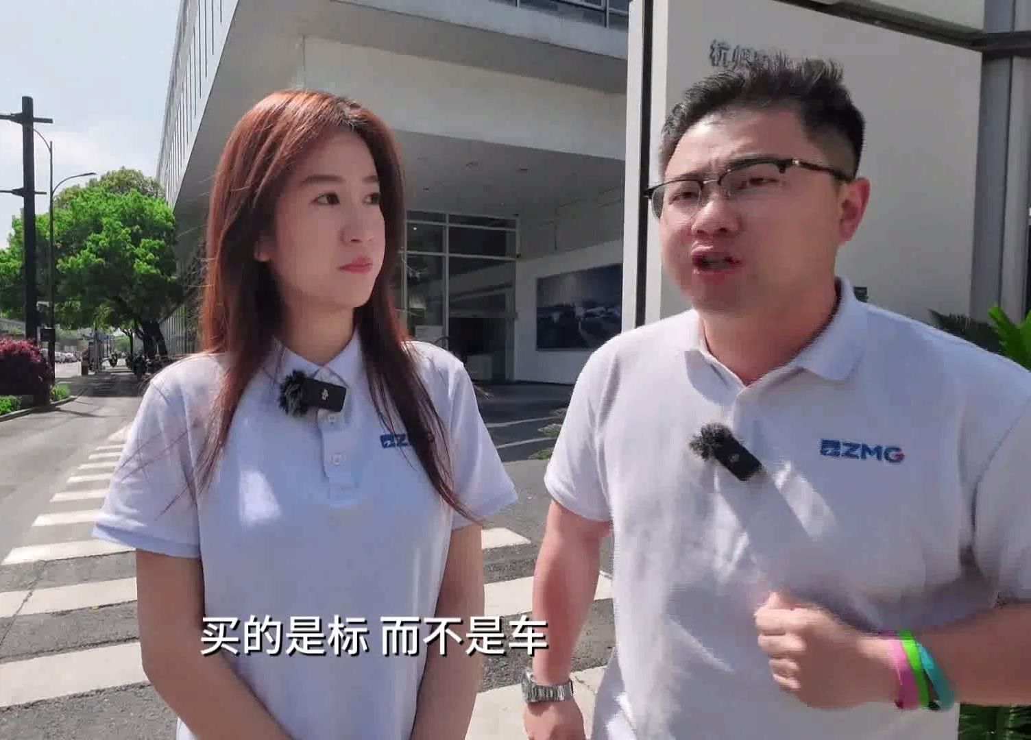 小强实验室:30万电车与油车大比拼,减配内幕惊人!