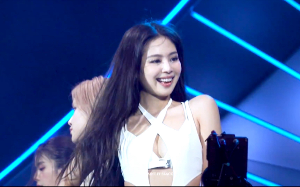 白衣战神!jennie 科切拉音乐节第二周直拍shut down 230422 blackpink