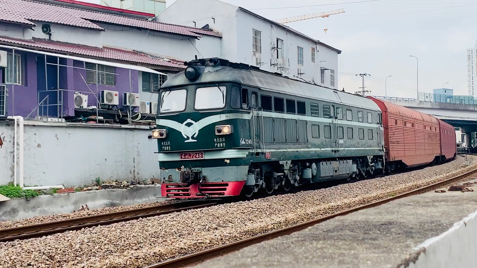 47558次 杨行-南翔 小运转列车 本务df4b-7249 北郊5道停车!