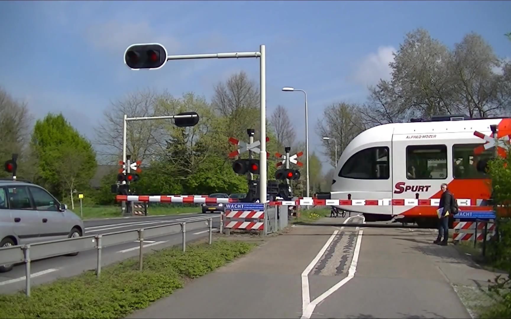荷兰铁路交叉口图片