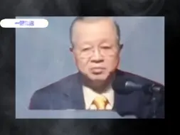 下载视频: 师傅言“姑娘，如果你招小动物喜欢，小孩子莫名盯着你看，对你笑，说明你磁场干净，气息纯净，一个人的磁场气息是妆容和服饰掩盖不了的，这种人往往有比较好的姻缘和归宿