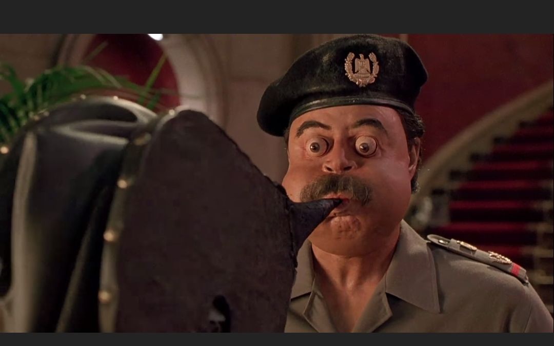 反斗神鹰2:爆笑男主恶搞神操作,手拿公鸡当箭射,沙雕本雕_哔哩哔哩