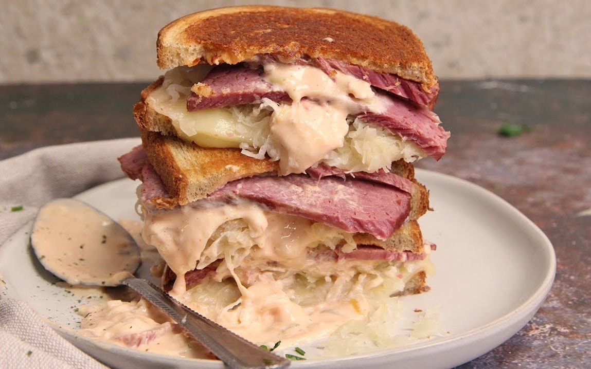 【laura in the kitchen/中英】鲁宾三明治(用剩下的咸牛肉)@白鲸字幕