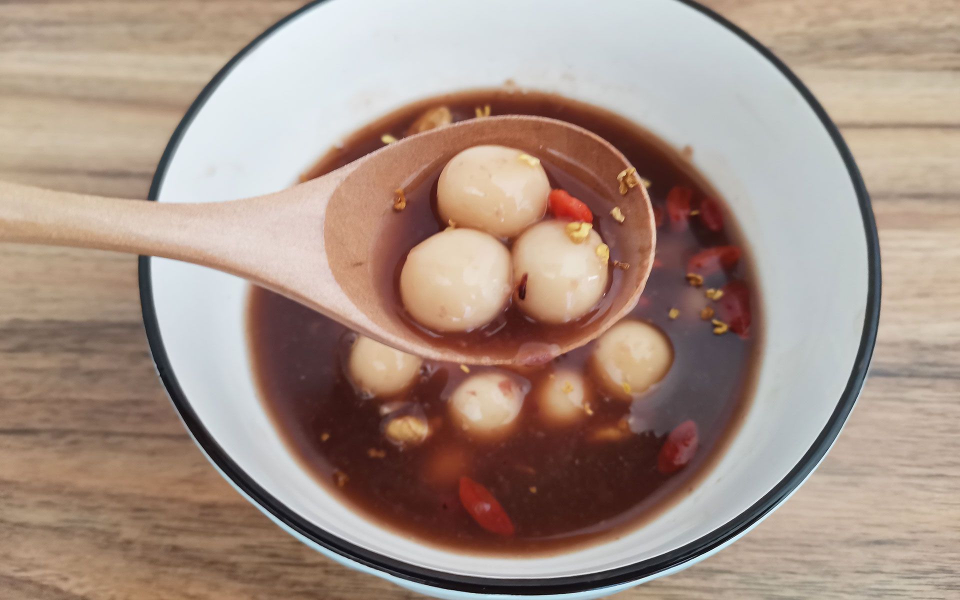 红豆沙糯米小圆子,1碗红豆1碗糯米面,一搅一揉做早餐,简单美味又暖和