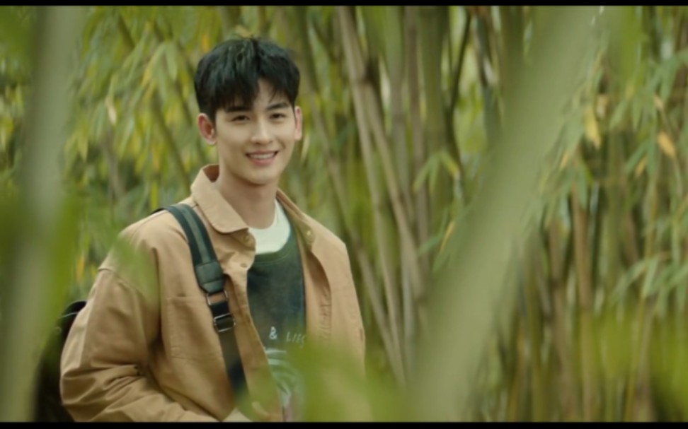 阿辉真的很好看,难怪姐姐跟妹妹都那么喜欢他.真的比凌凌好看.