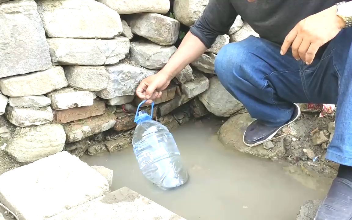 [图]太原西山又一处打泉水的地方，挨着关帝庙，水质口感一般