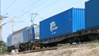 中欧班列X8256次永清站2道通过，本务京局石段HXD3B-0155