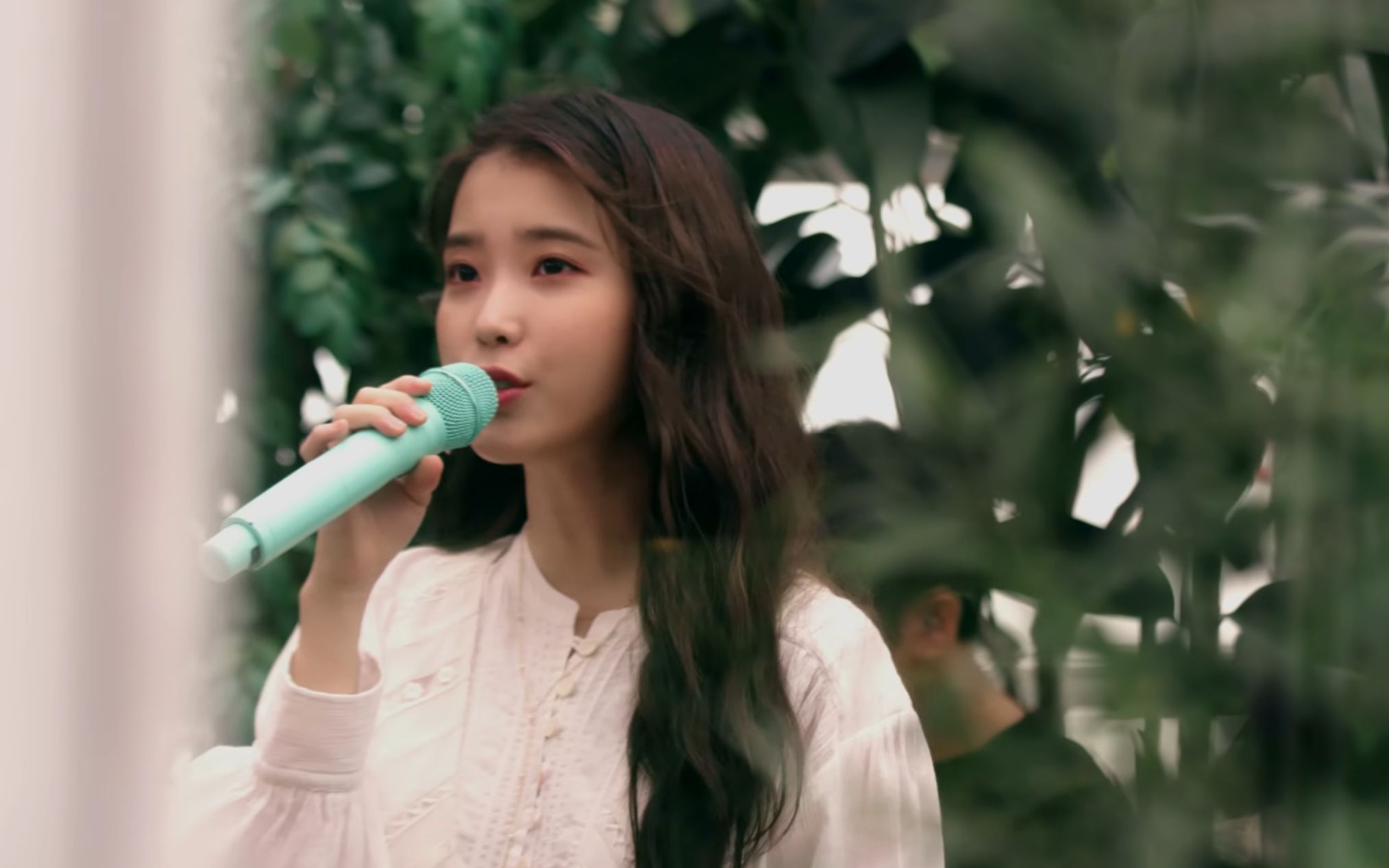 iu李知恩eight现场演绎