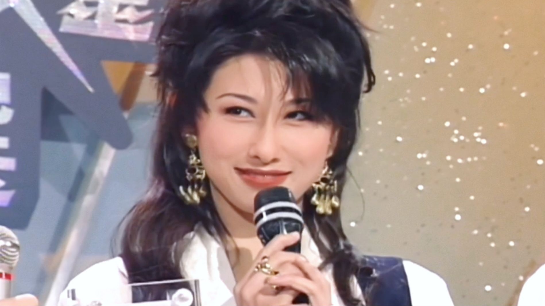 叶倩文巅峰时期真是无人能比，颜值和唱功堪称双绝，盘点她10首超好听的歌曲，这才是集颜值才华于一身的歌者