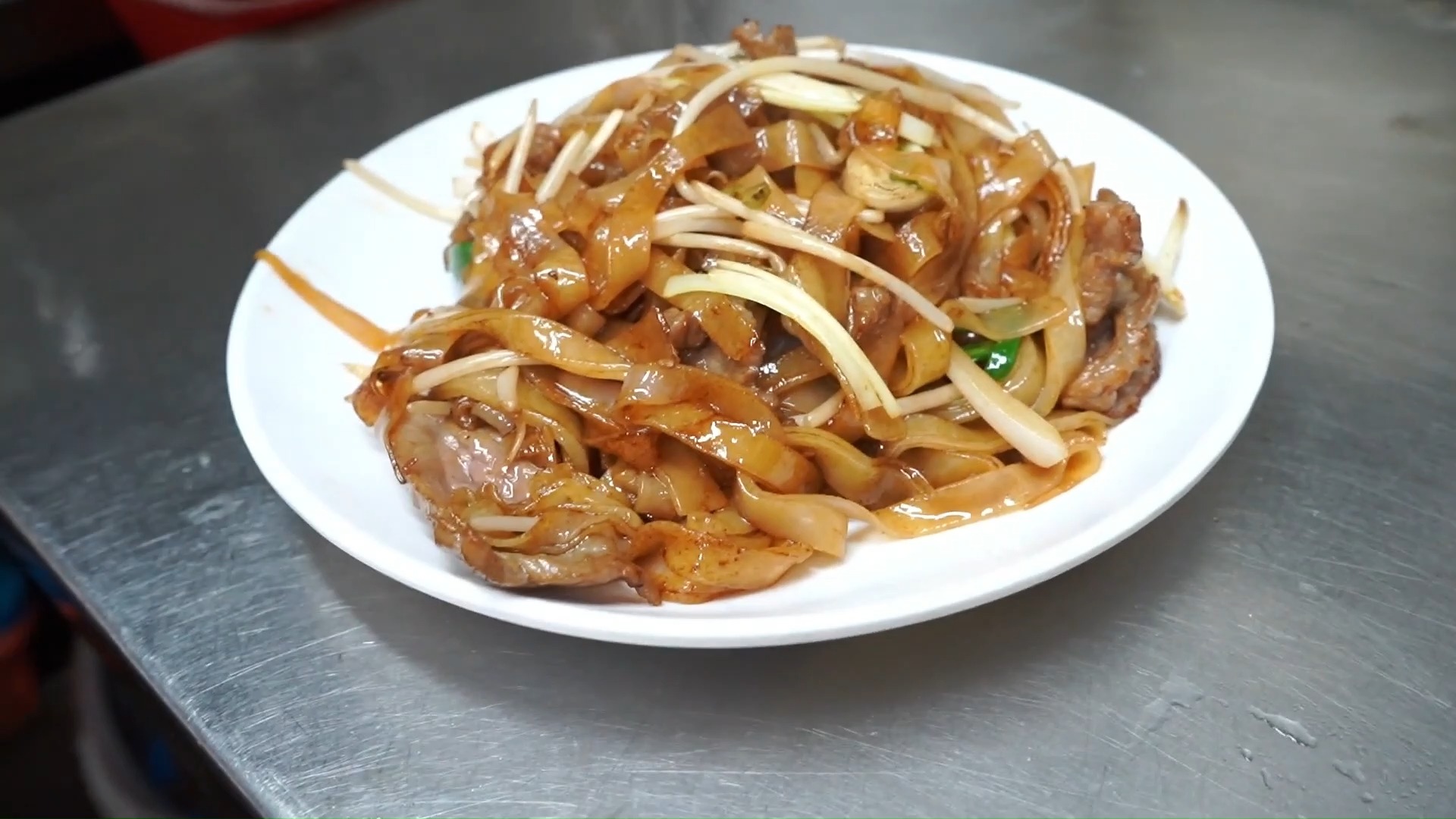 香港街头巷尾,干炒牛河香飘四溢探秘之旅!