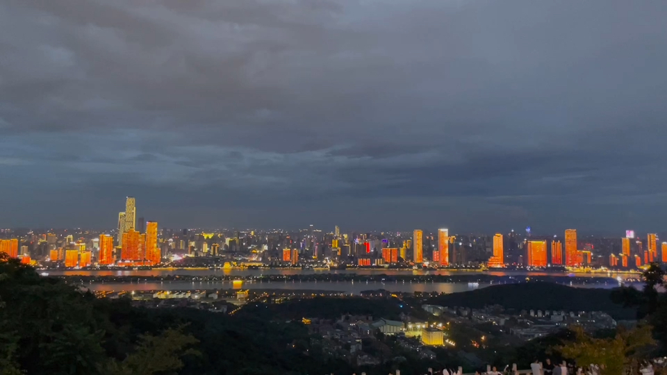 【行万里路】8月1日岳麓山上俯瞰湘江夜景