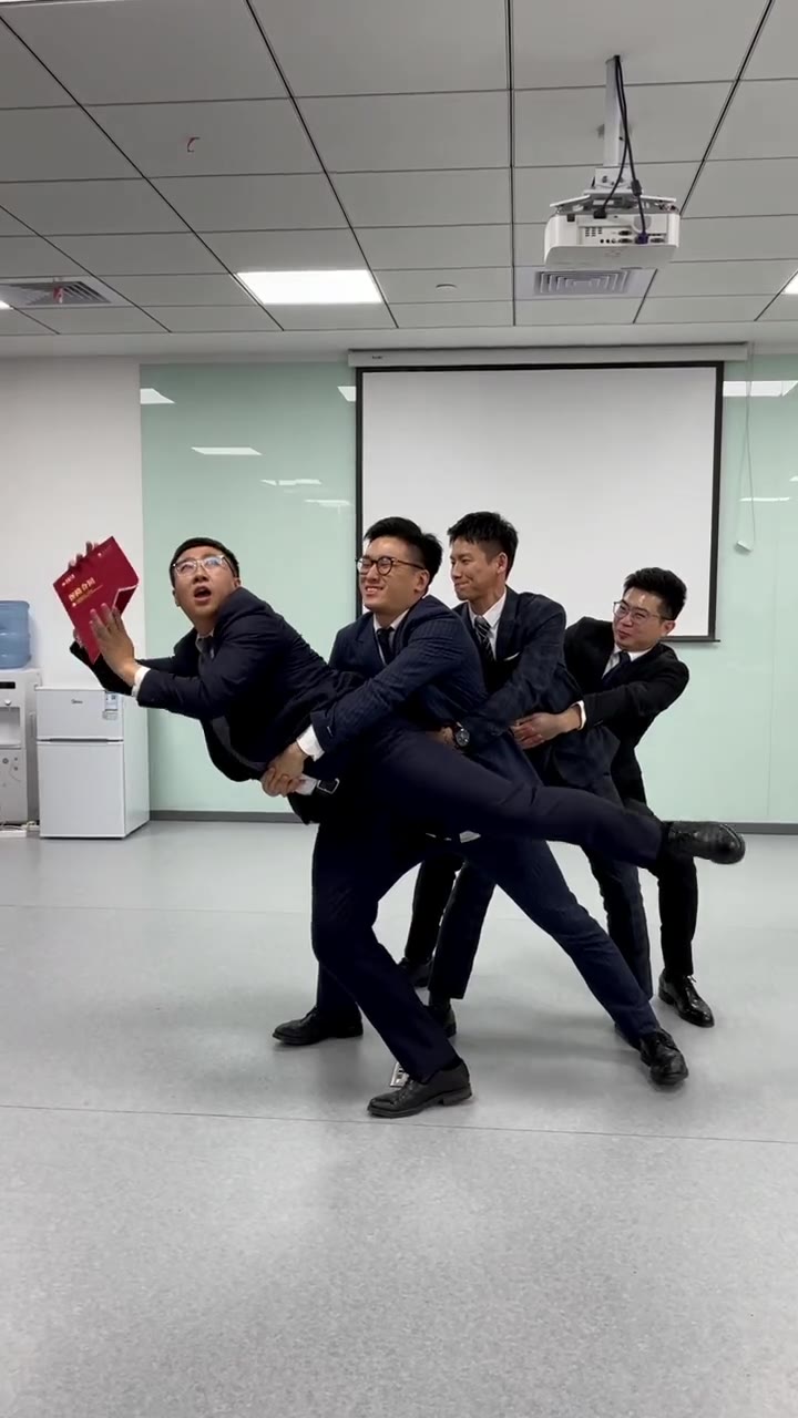 热烈祝贺小白胖成交,但是说好的团队默契呢销售部日常 我的沙雕同事