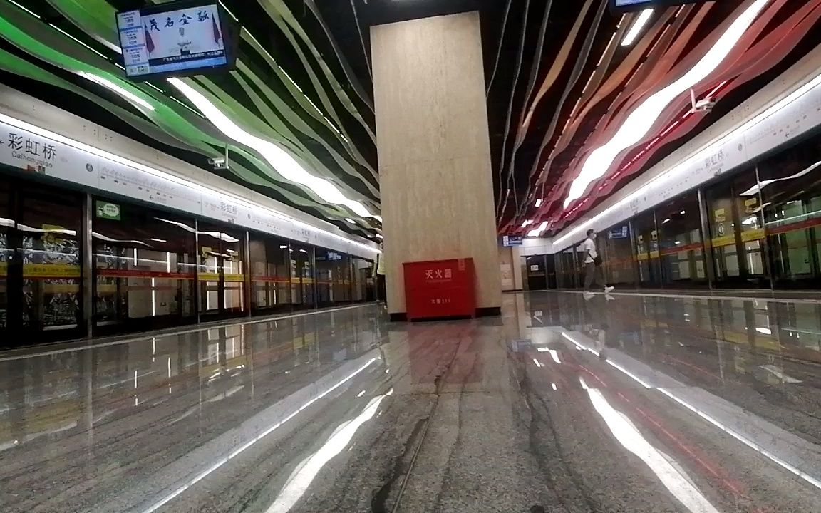 广州著名铁败lcx刘宸曦在彩虹桥站闲逛(延时摄影)