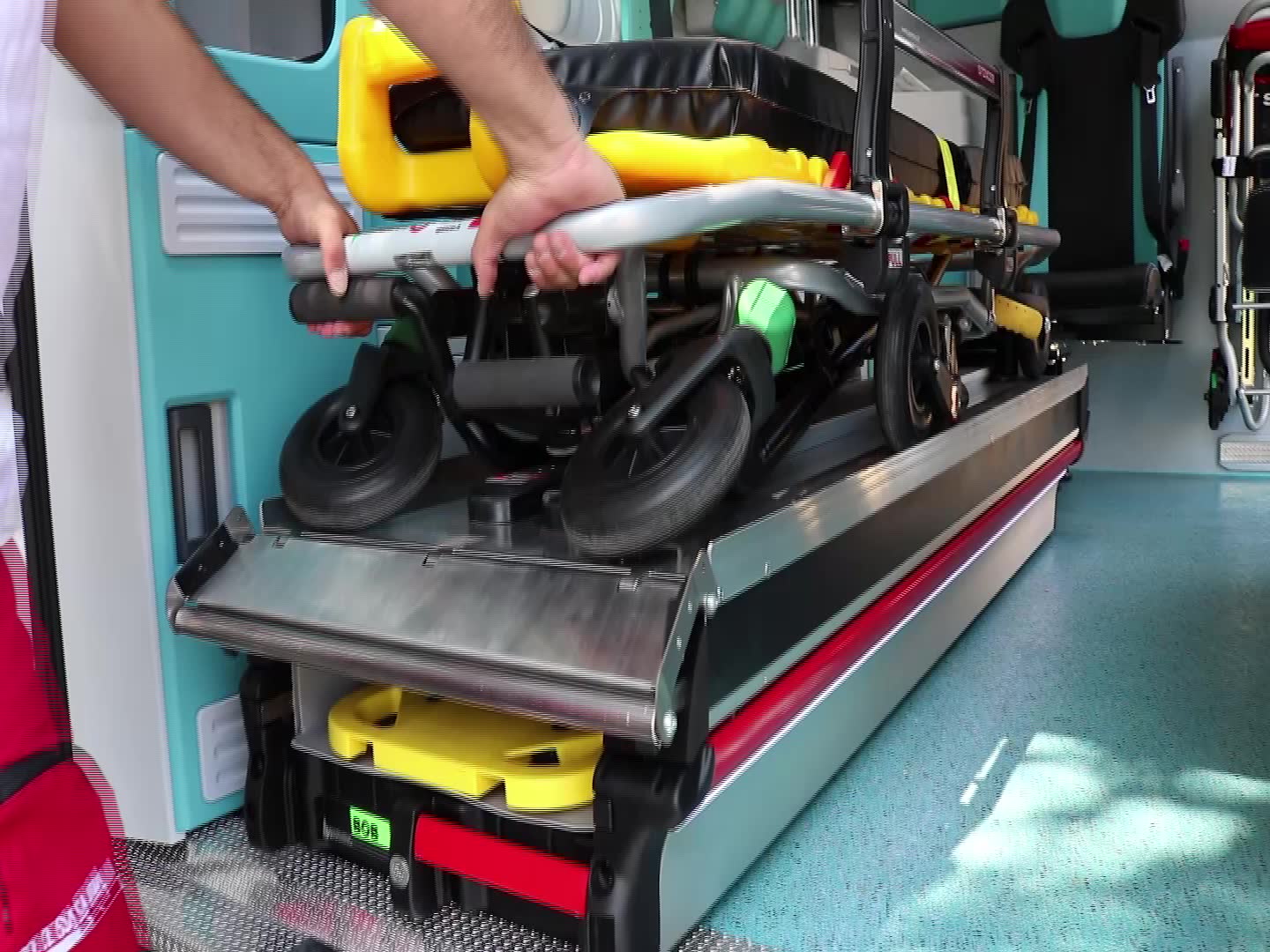 cinco自动上车担架操作演示视频