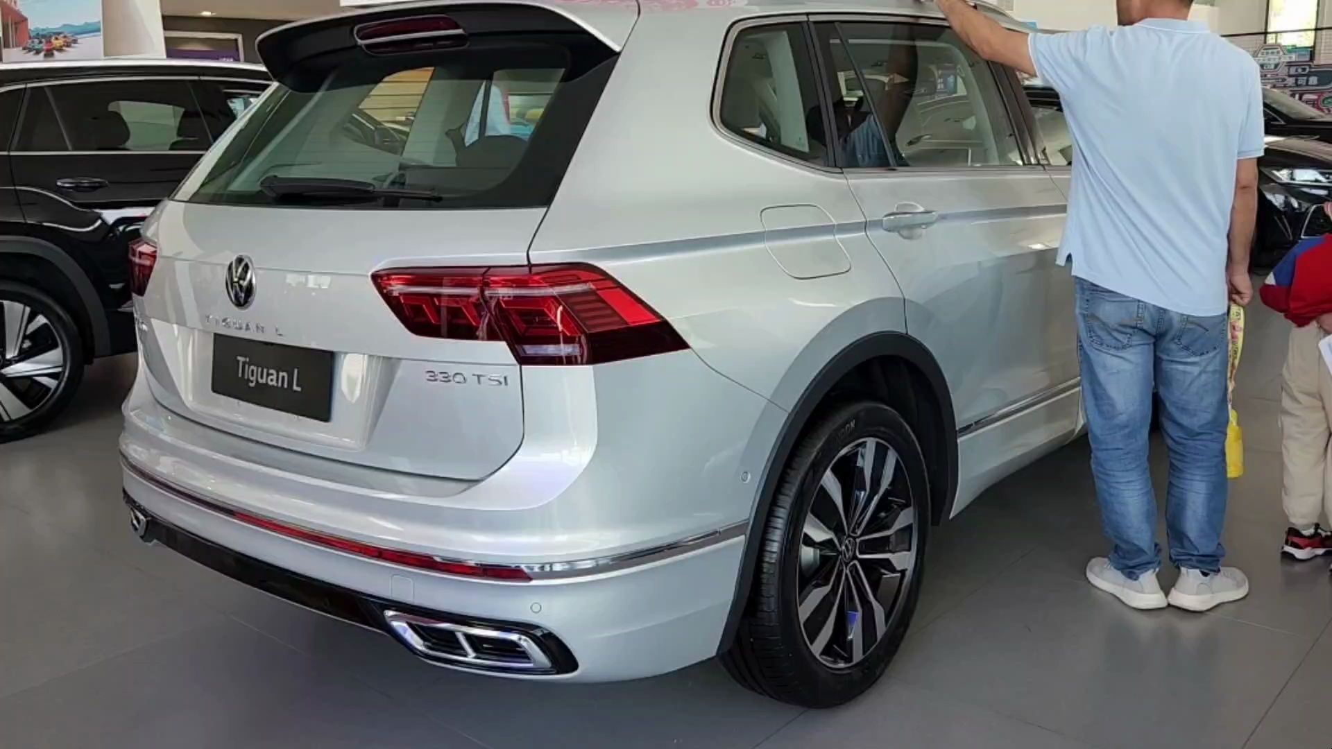 正月十五,去四s店看车,销售说途观l现在才14万,落地多少钱?