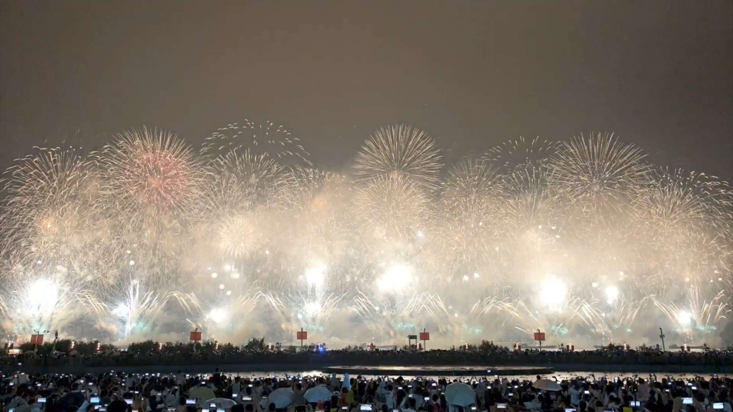 2026国庆江西南昌秋水广场烟花喷泉无人机4K正面稳定