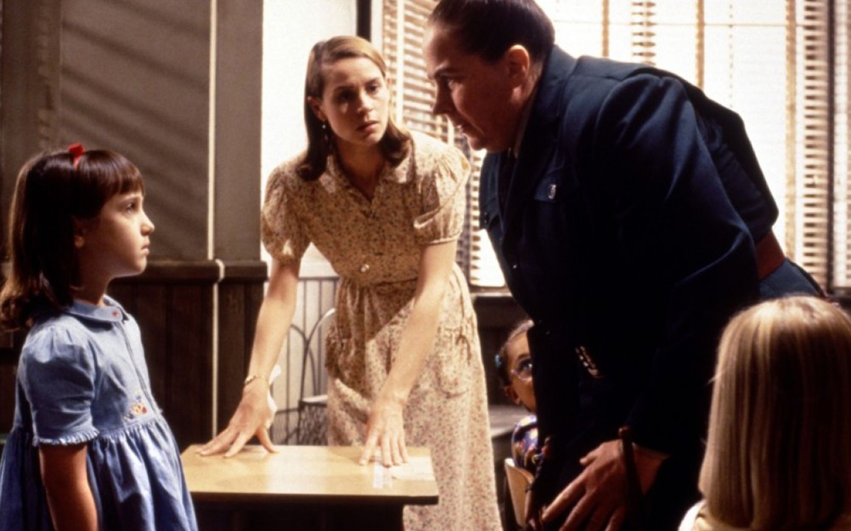 玛蒂尔达天才少女获得超能力智斗邪恶校长