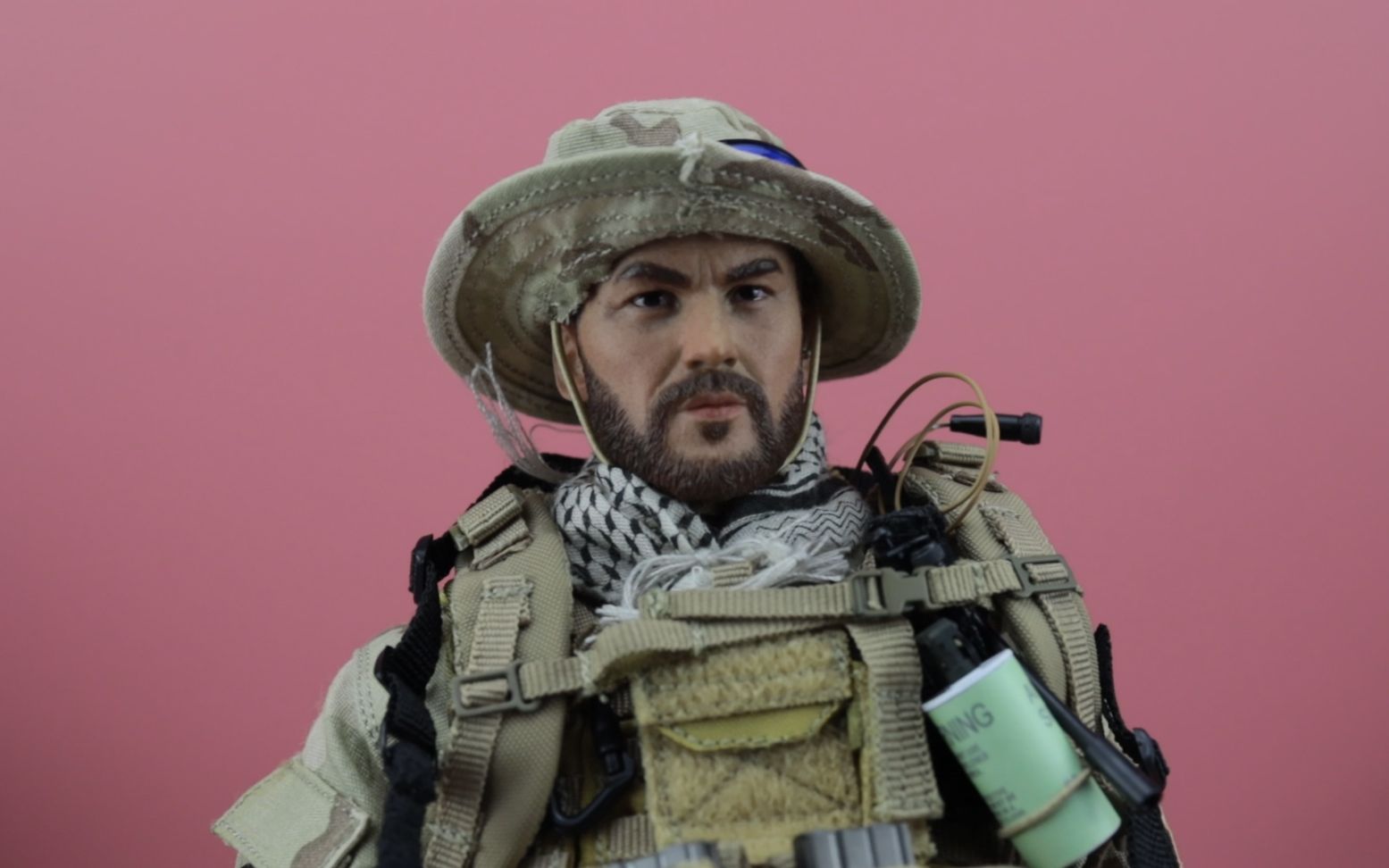 辣鸡分享红翼行动打野被抓的迈克尔墨菲牺牲自己坑害更多队友的英雄