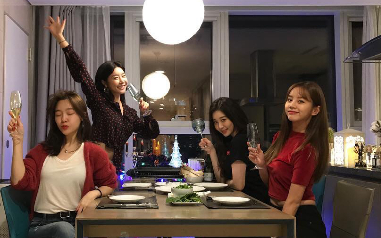 girlsday190102还原速度完全体新年聚会