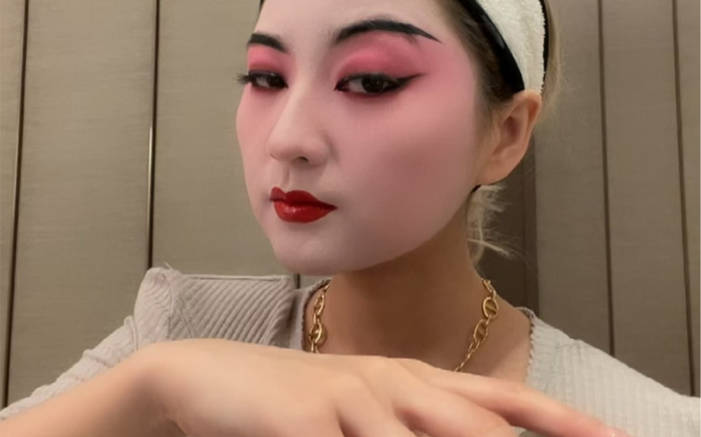 果子戏说京剧化妆看果子如何叭叭