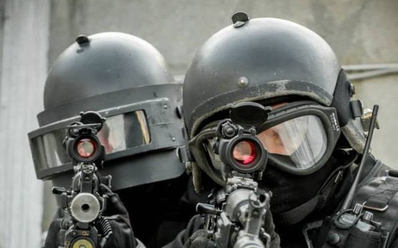 俄罗斯圣彼得堡sobr特种部队出动,抓获了一批冒充sobr的装兵分子_哔哩