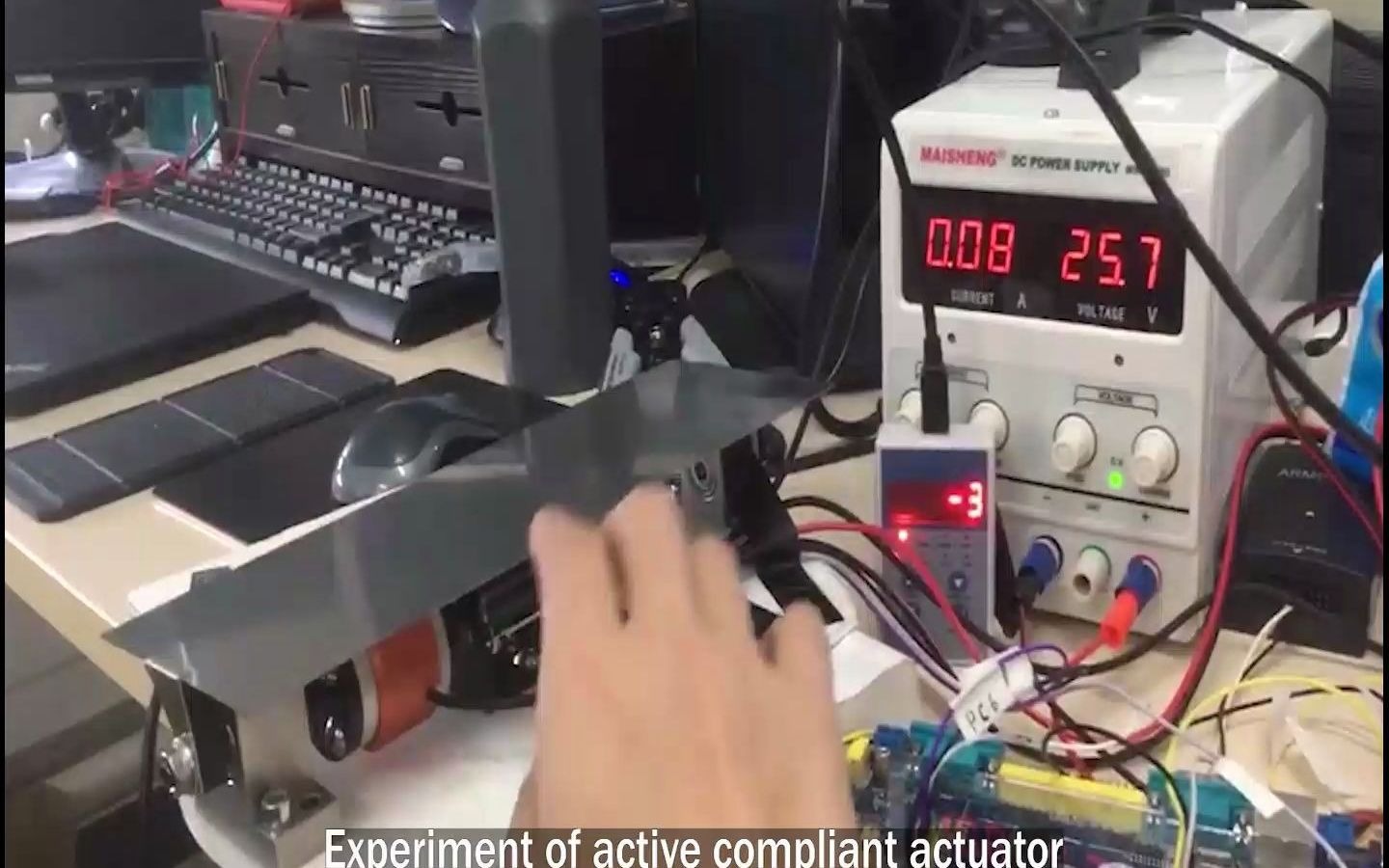 Development of MacroMicro Robot with a Compliant End Effector for Putty Applyin哔哩哔哩bilibili