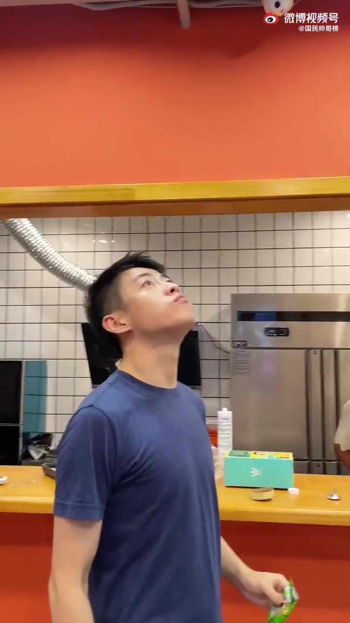 爱笑的青岛男孩大包帅哥腹肌体育生小奶狗鲜肉男朋友天菜