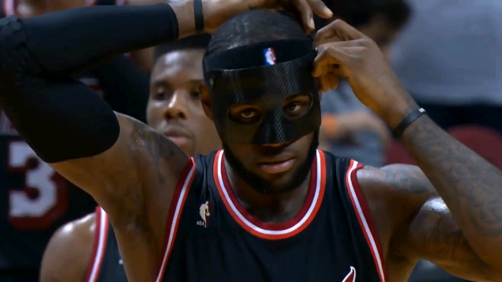 千万别惹面具的詹姆斯