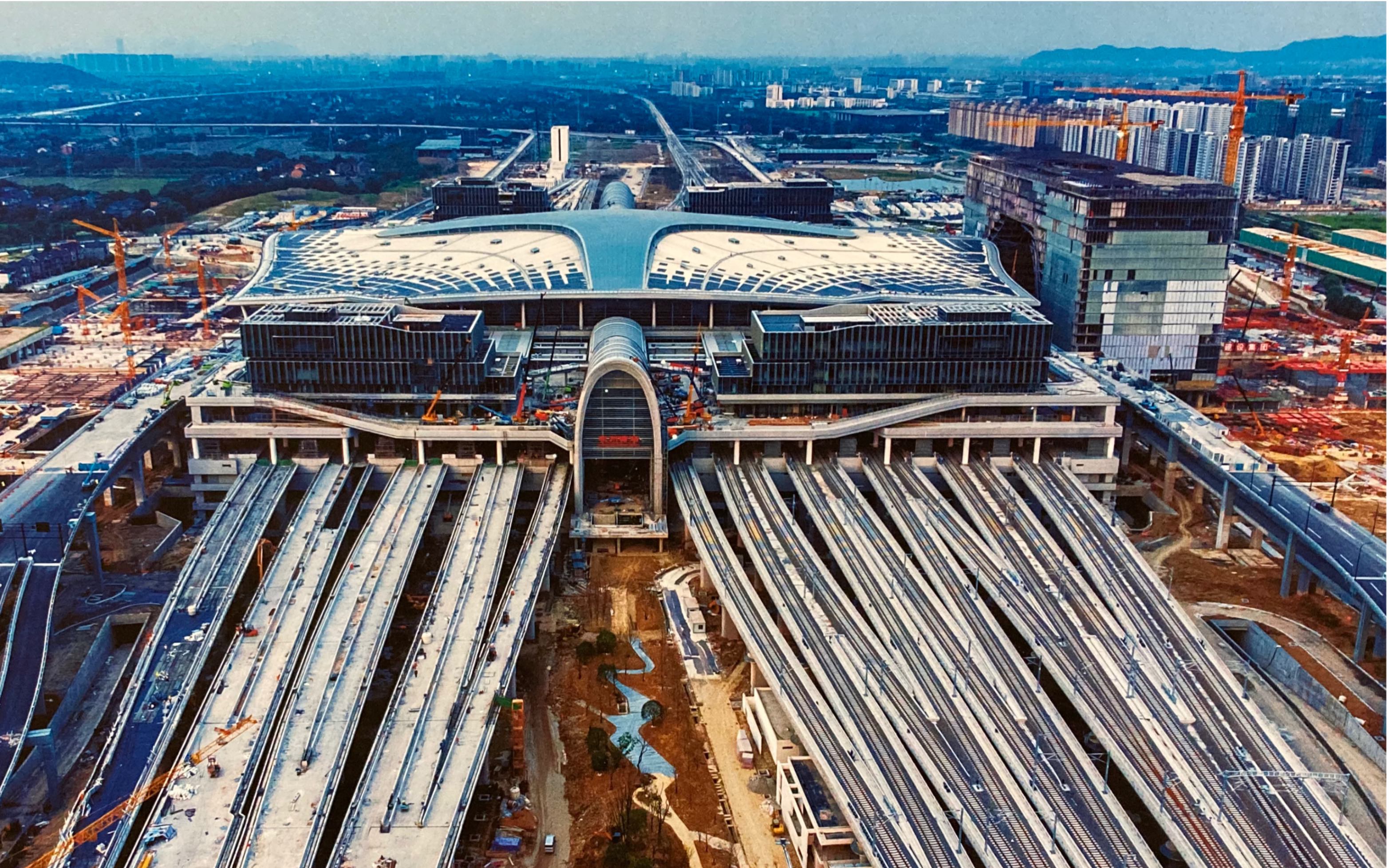 杭州西站开通第三天,g7455出站.