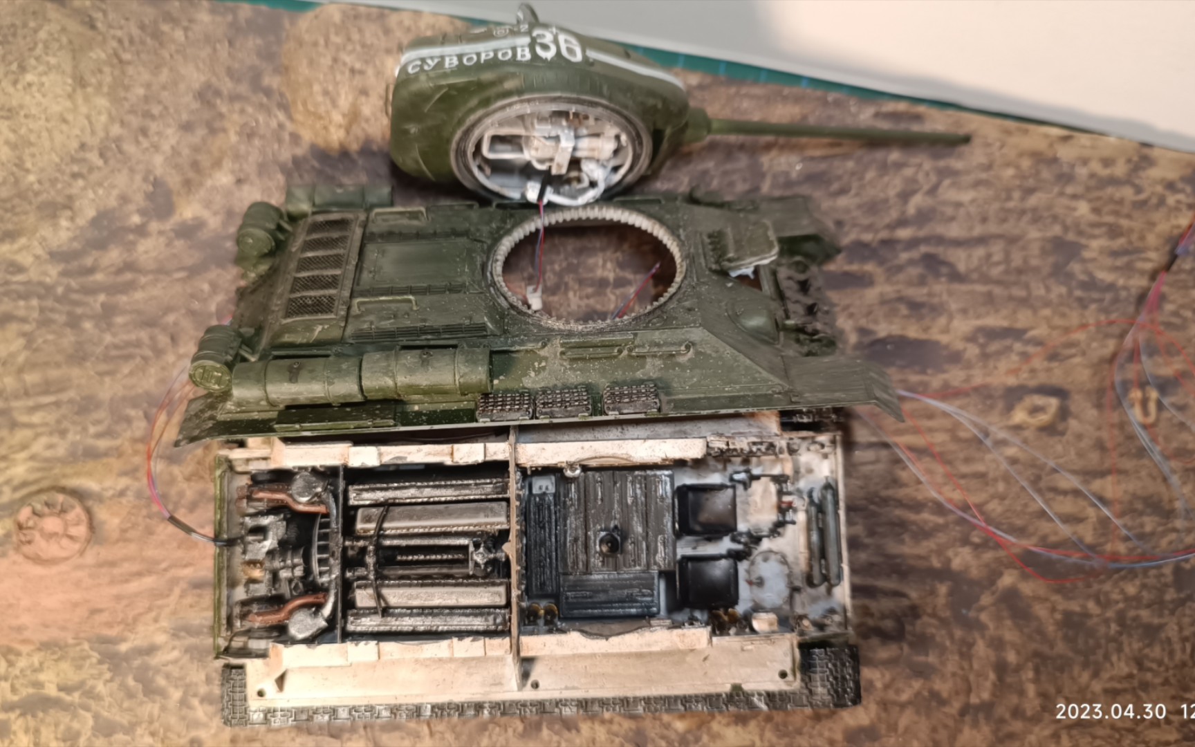 【静改动】五一快乐!号手1/48内构t34-85坦克模型行走视频分享!