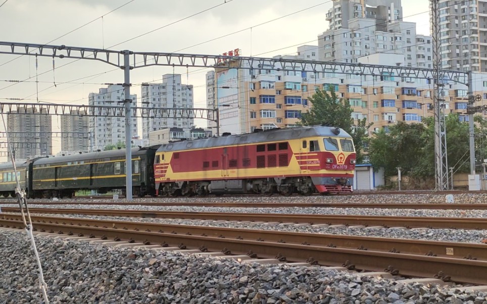 沈丹小票4326次列车本务沈局沈段df4d3079接近沈阳站