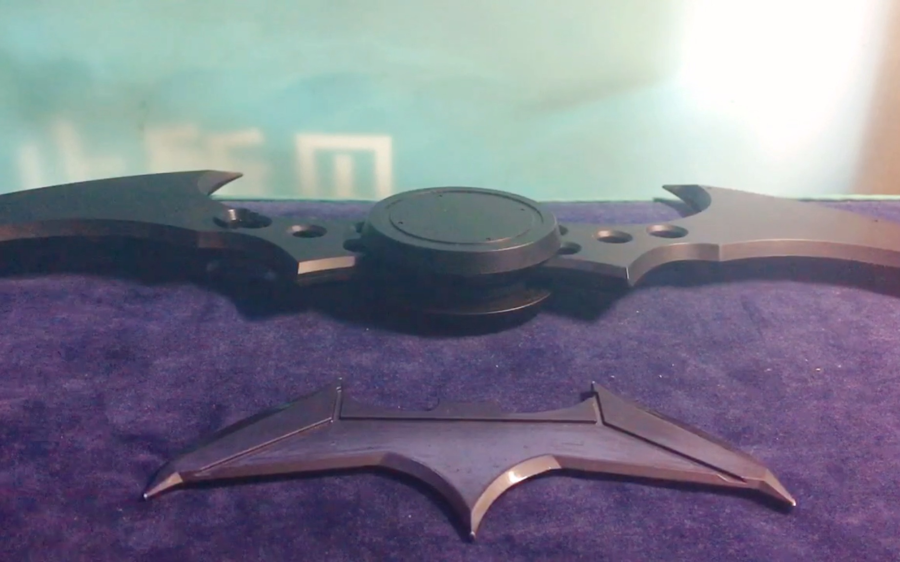 布鲁斯韦恩测评(第一期)蝙蝠侠阿甘系列版蝙蝠镖与大本版蝙蝠镖.