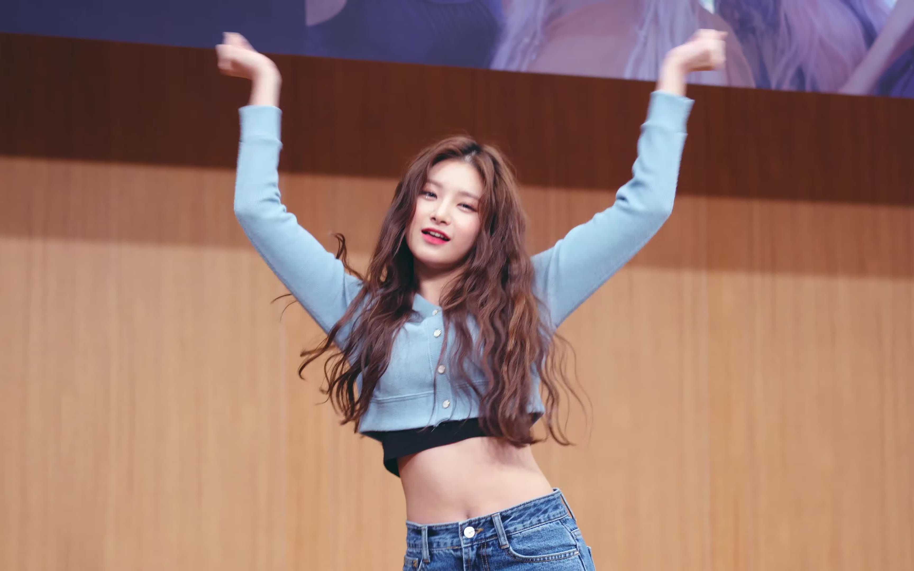 everglow王怡人居然跳cheerup粉丝见面会_哔哩哔哩