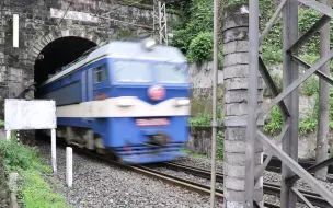 Télécharger la video: 【内六铁路】最有压迫感的一集，真武山隧道内江端拍车（内宜五大主力合集）