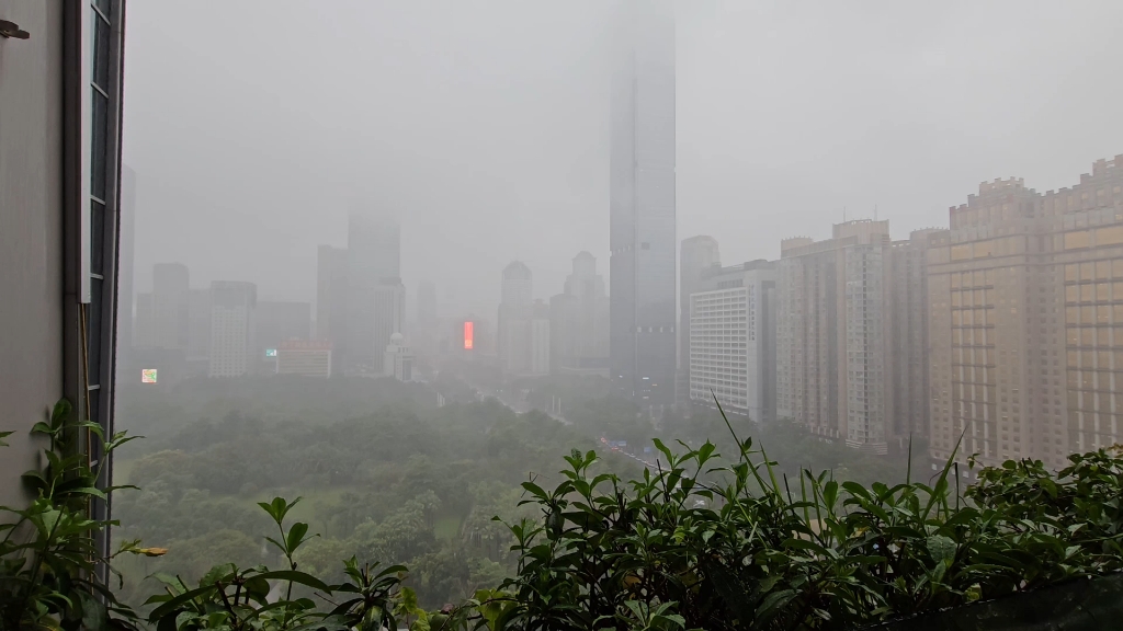 深圳雷暴雨突袭!实拍震撼场面,雨量惊人,这雨究竟要下到何时?哔哩哔哩bilibili