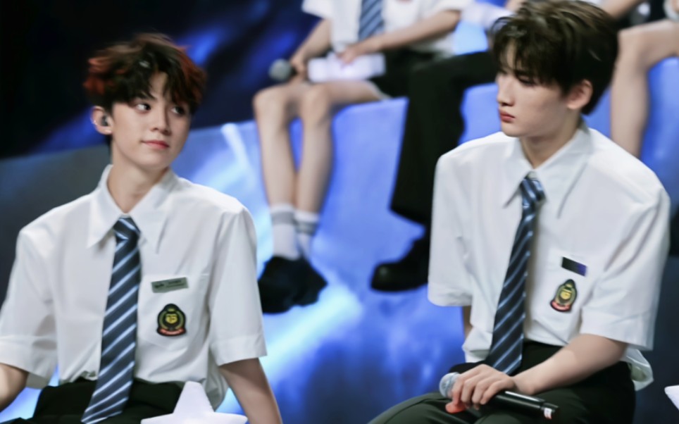 (航涵|左航余宇涵)捉到了一只总是偷瞄鱼鱼的猫猫航