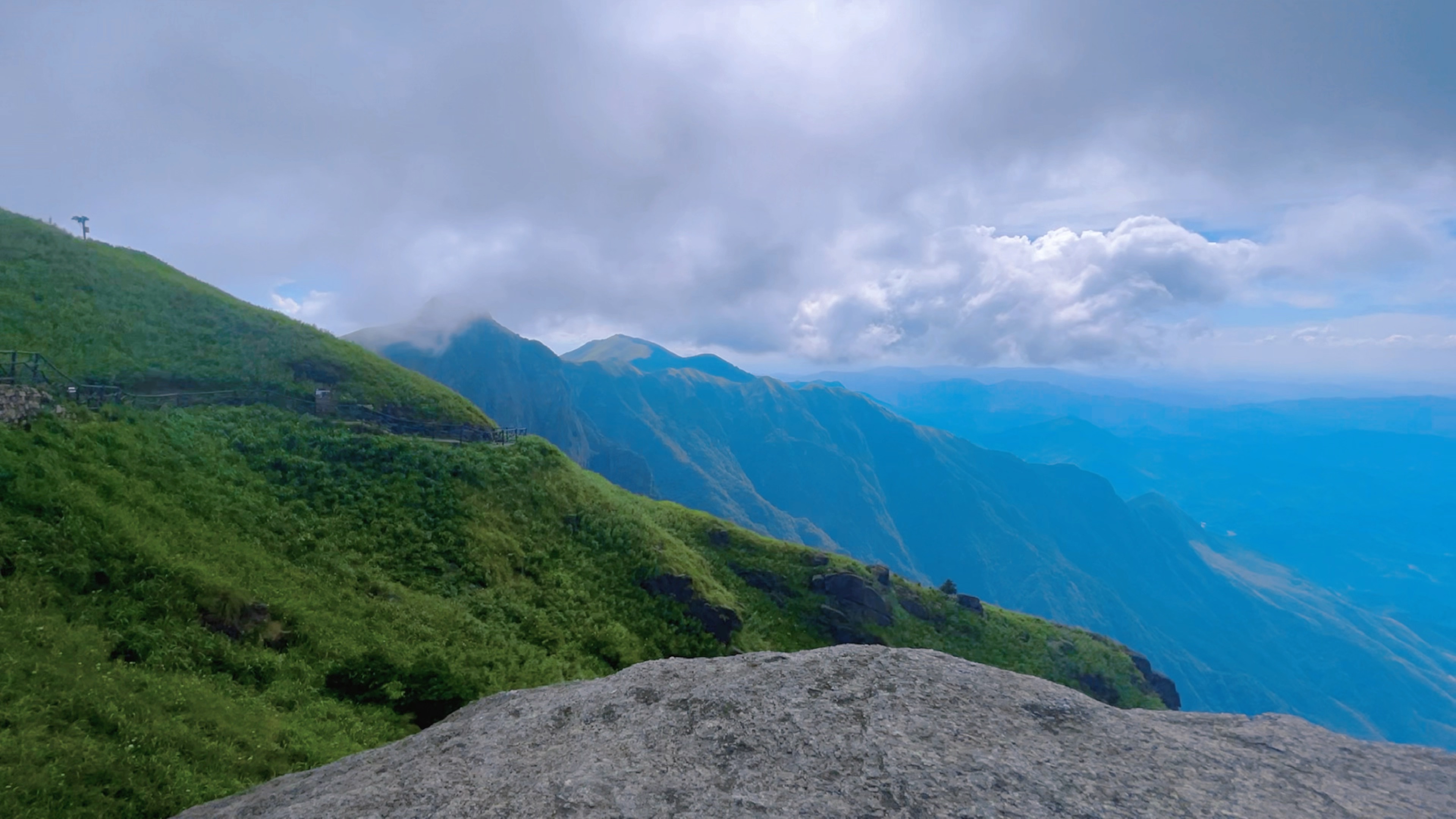 江西萍乡武功山—哈尔的移动移动城堡