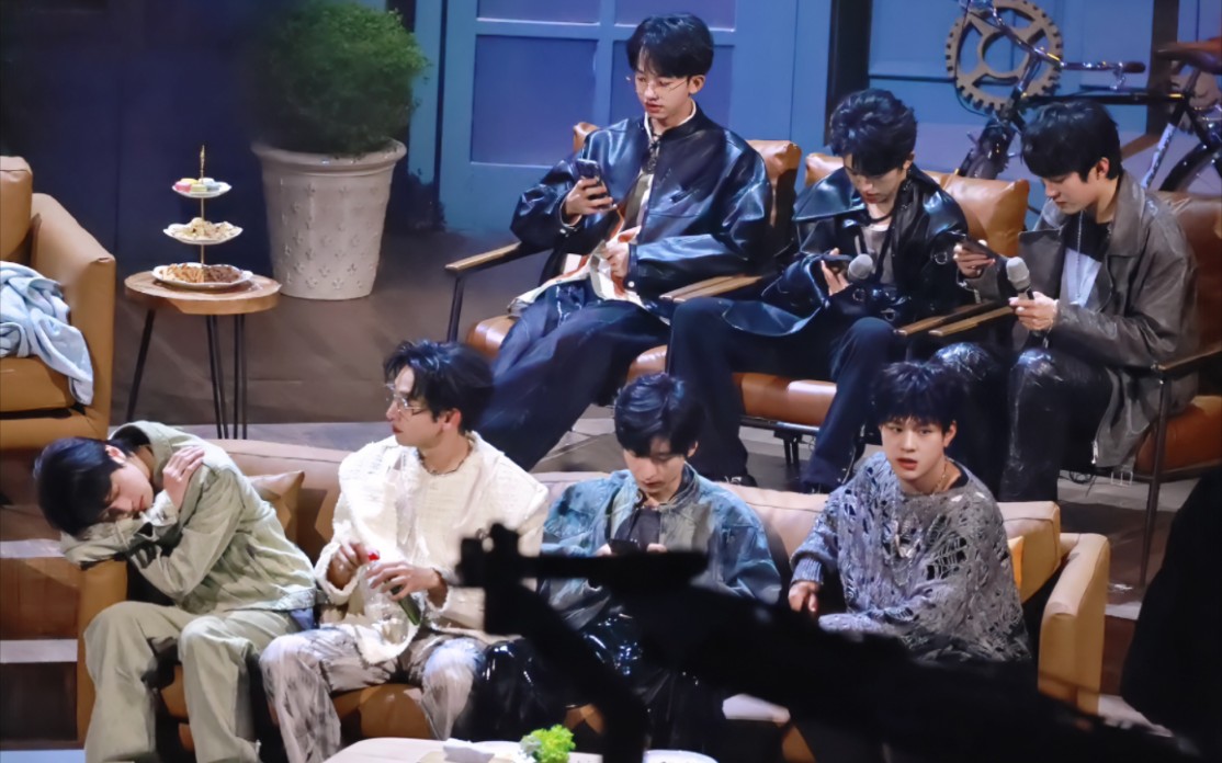 【大侦探演唱会】南波万男团:进去一只吗喽,出来一群吗喽