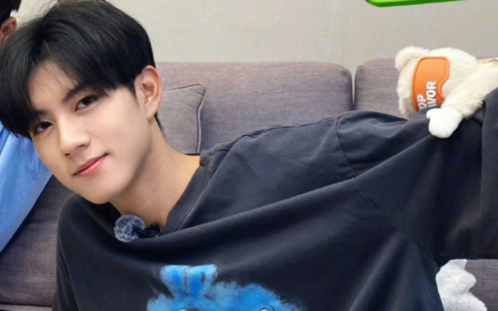 如此的优秀帅气 写字这么好看的赵一博 谁能不爱