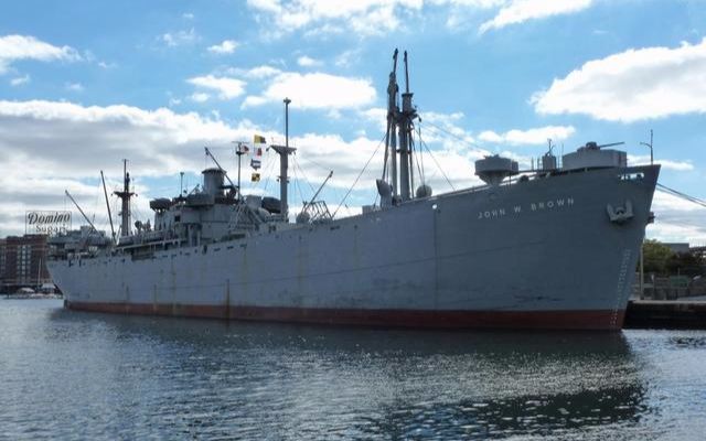 "约翰·布朗"号自由轮离开港口