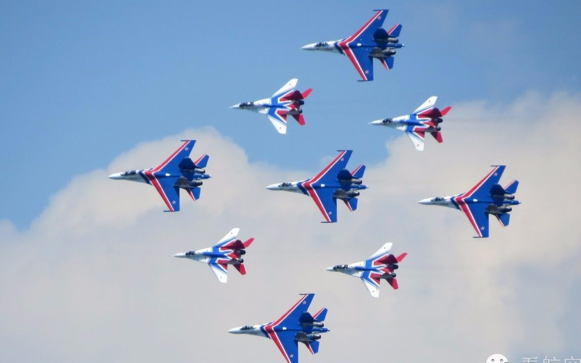 俄罗斯勇士与雨燕飞行表演混合编队珠海首秀,现场尖叫不断