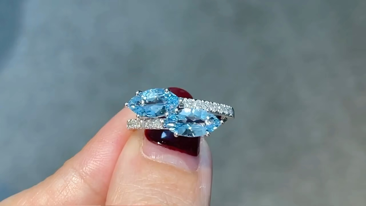 双马眼拼镶海蓝宝戒指颜色浓郁,小价钱出大效果的款式主石:1.
