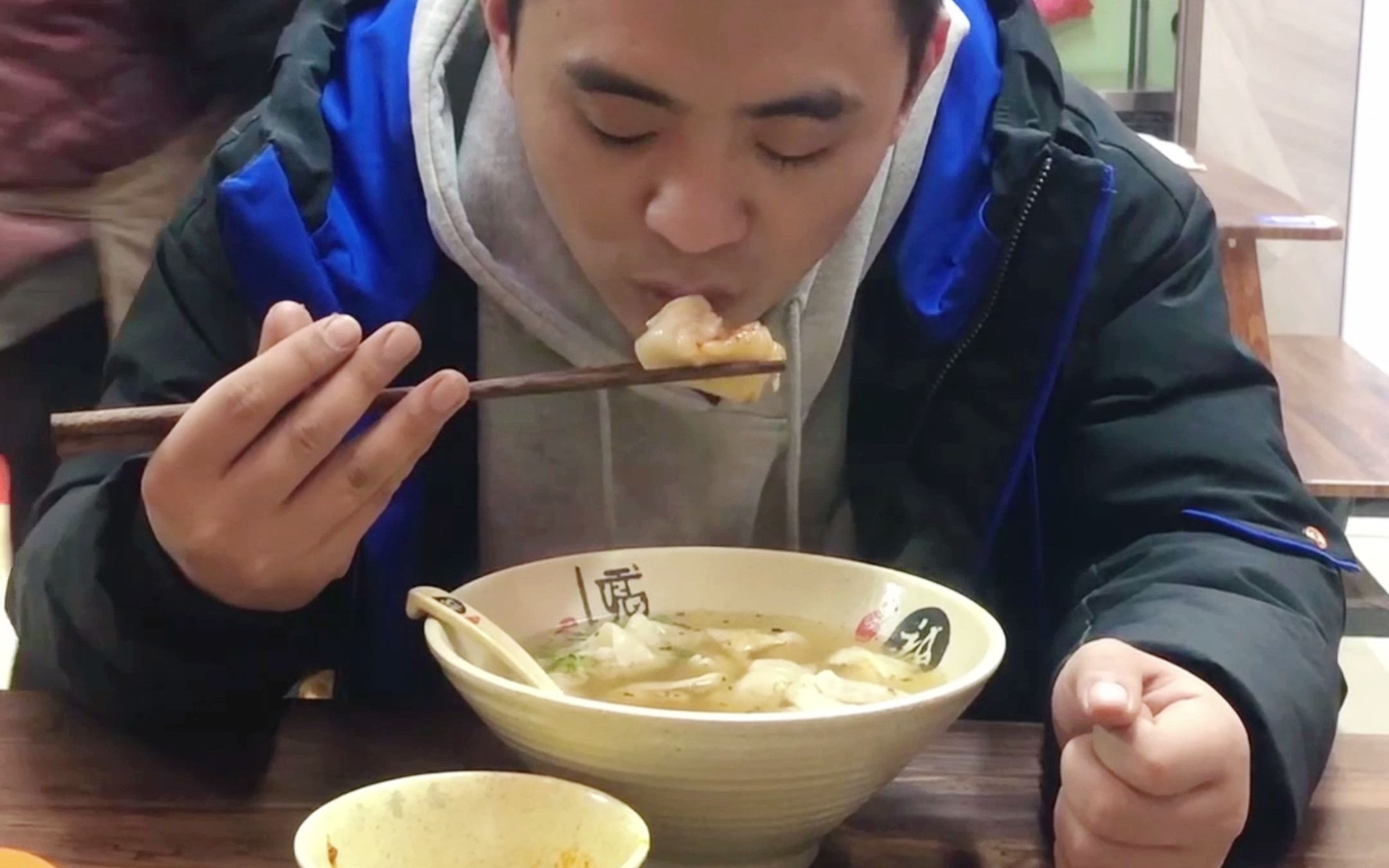 活动作品帅小伙今天吃馄饨