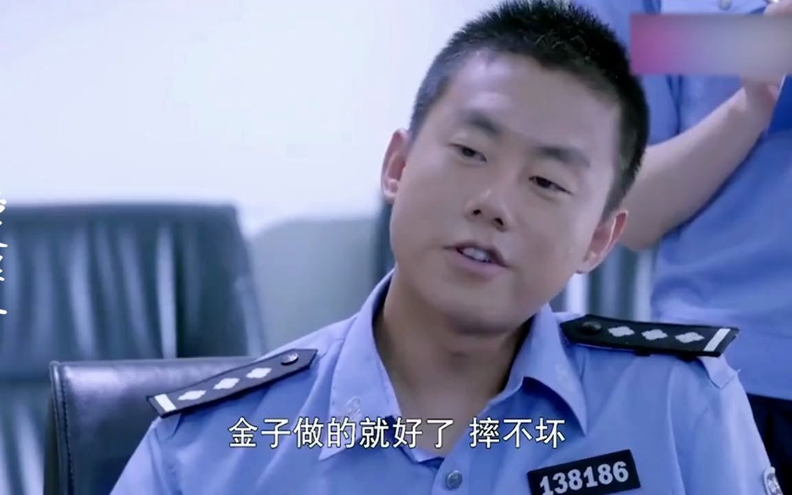 做笔录的爆笑场面:派出所里都能吵架,警察叔叔:麻烦尊重我一下哔哩哔哩bilibili