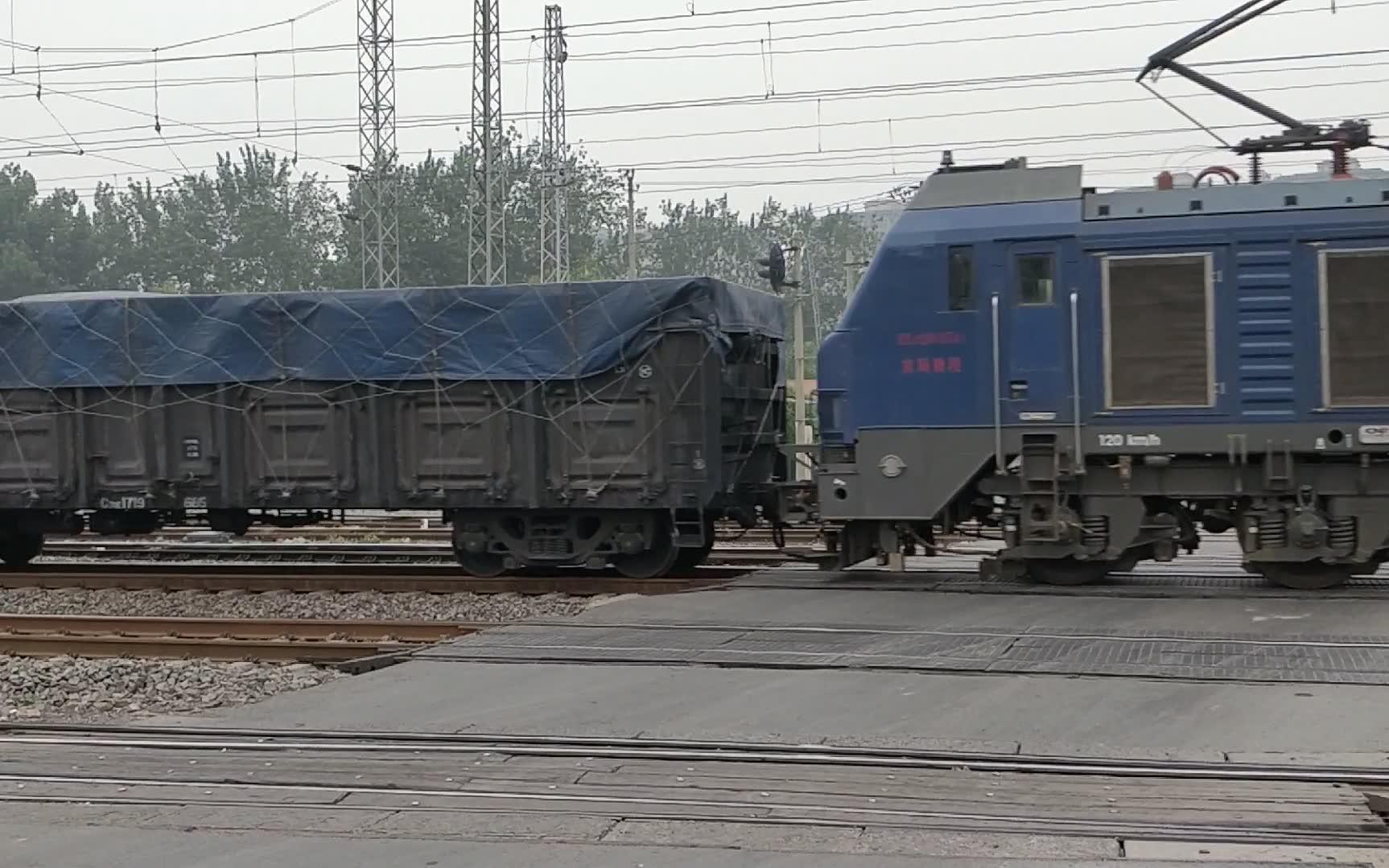 【铁路随拍】20180516 京局唐段hxd2b-0354牵引货列(敞车 篷车)大红门