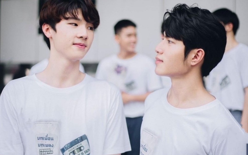 《男校风云》【tinsea】纯纯的初恋就是我对你一见钟情,给你的衣服绣