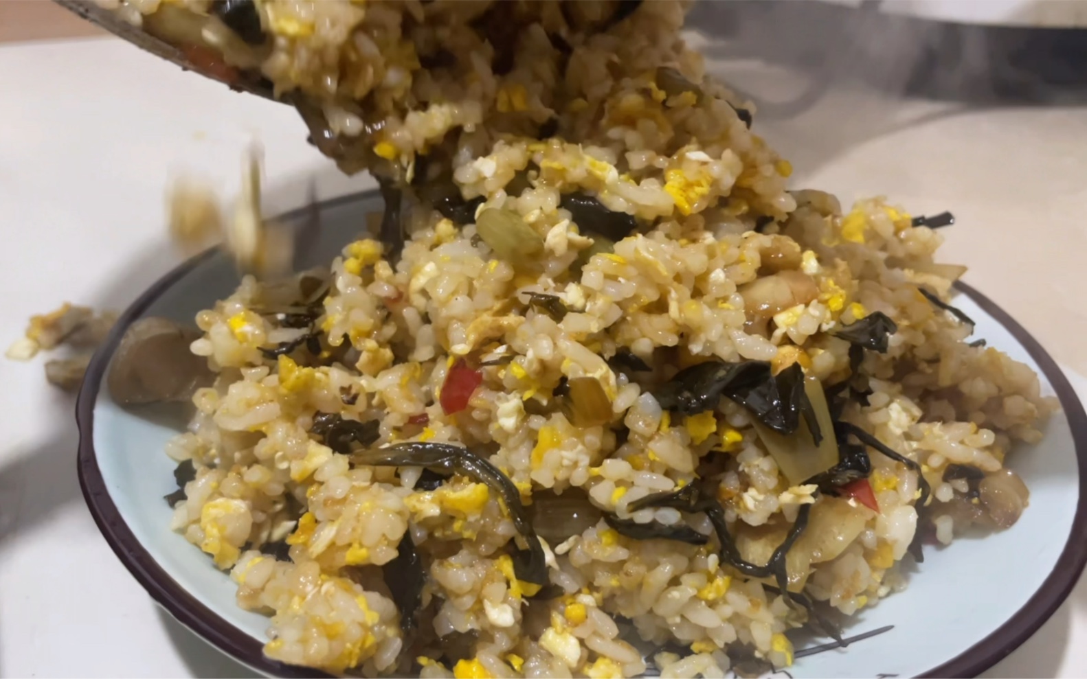 活动作品小伙自创咸菜蛋炒饭你想吃吗