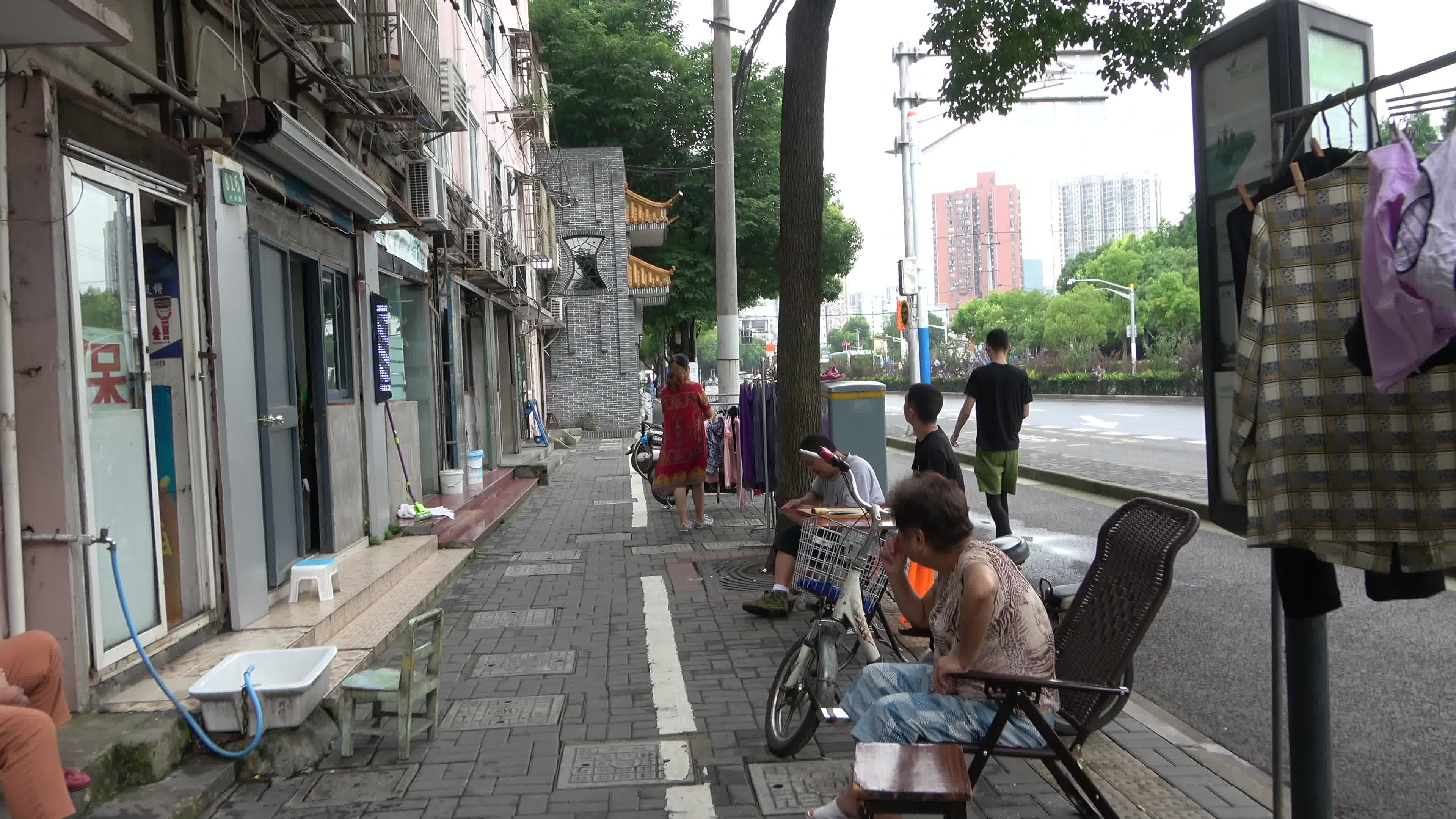 中兴路步行街拍至西藏北路地铁8号线中兴路站静安区上海