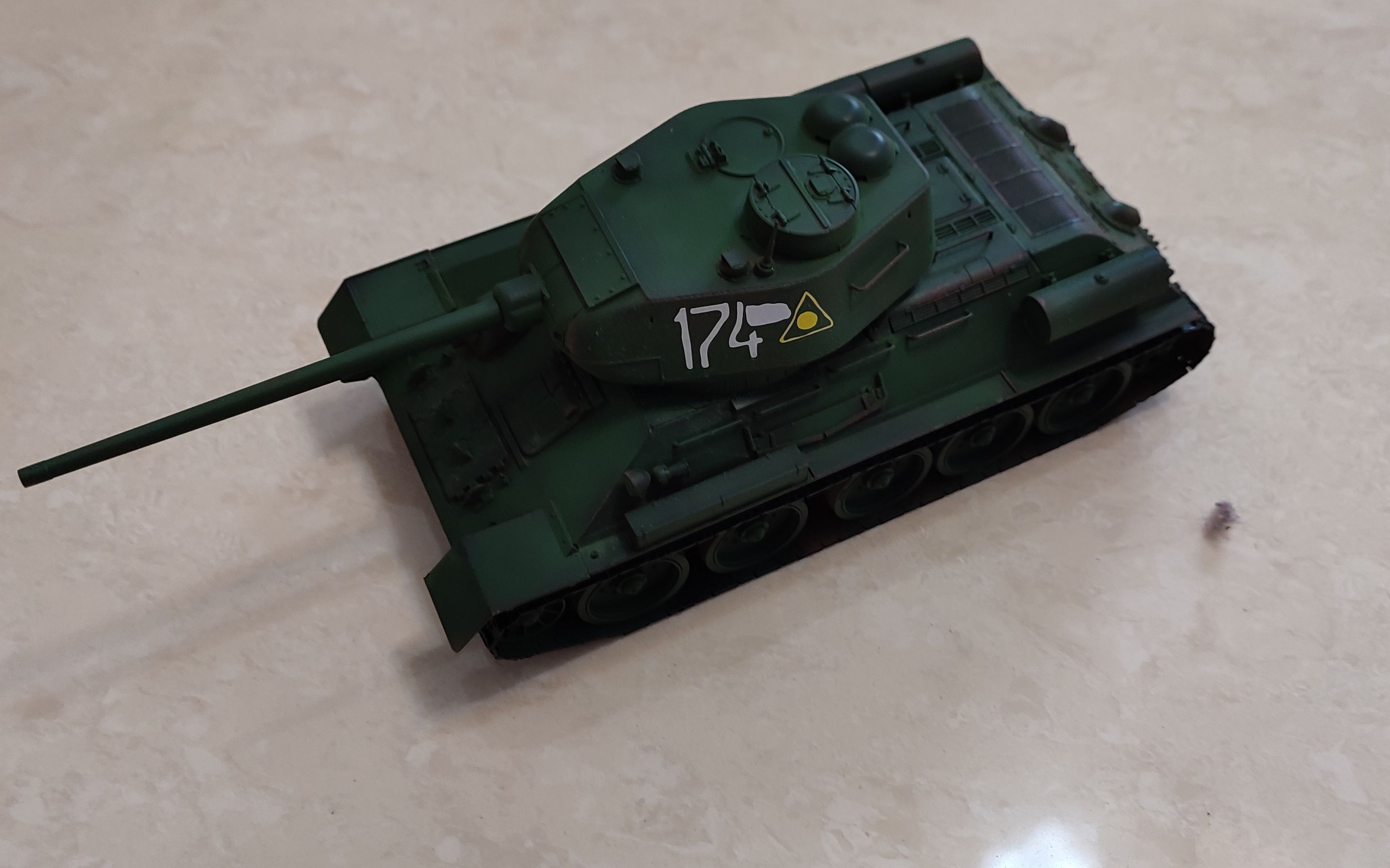 小学六年级学生的模型制作 麦田1/35 T34/85的制作上色过程哔哩哔哩bilibili