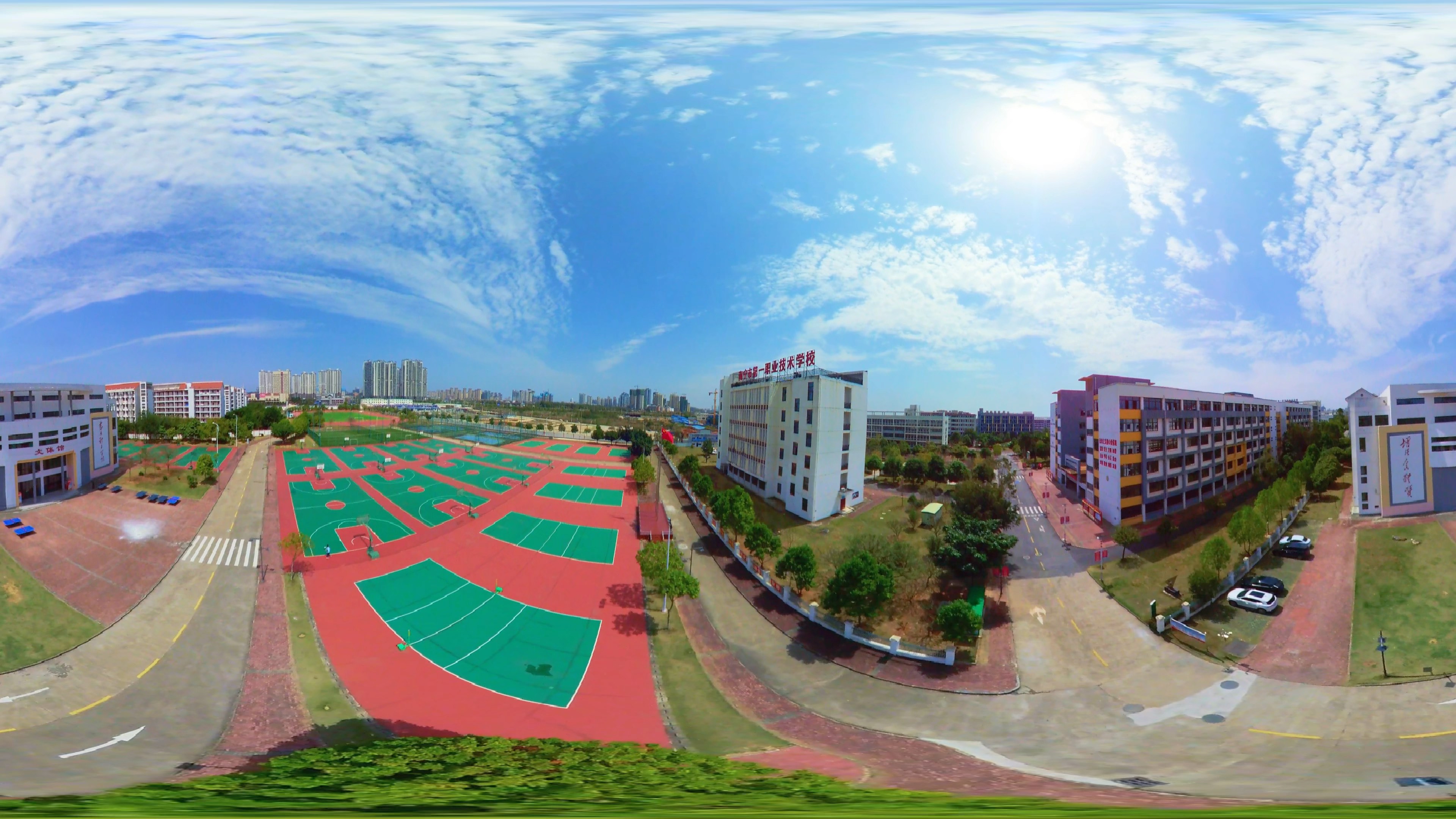 全景看校园篮球场